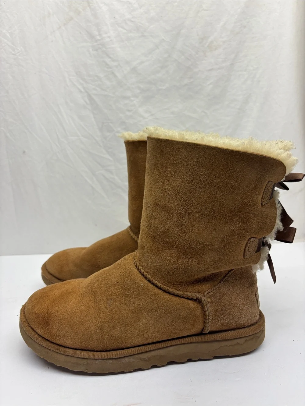 UGG Bailey bows boots, SZ 7, box 68